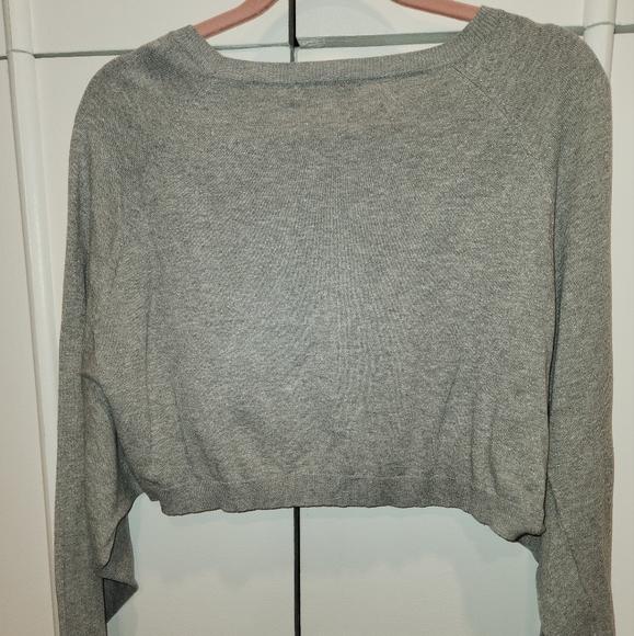 Yakira Bella, fine knit, cropped, bat wing gray sweater, subtle metallic shimmer - Picture 2 of 5